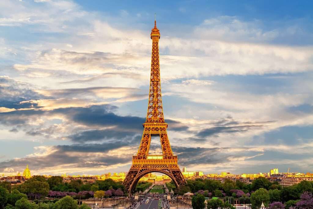 Travelgoals 2024 - The Eiffel Tower at sunset